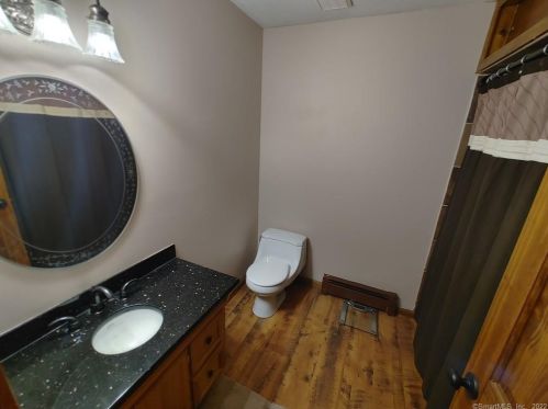 103 Fairfield Rd, Enfield CT 06082-5800 exterior