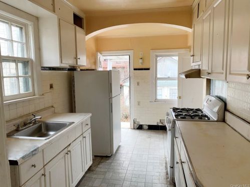 158 10th Ave, Mount Vernon NY 10550-4304 exterior