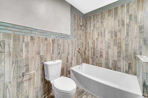 6931 Crandon Ave, Chicago IL 60649-1789 exterior