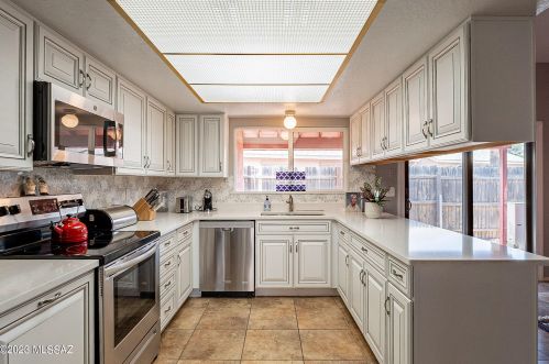 4712 Courtney Dr, Tucson AZ 85705-4822 exterior