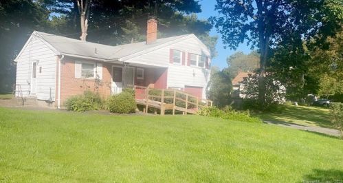 21 Ash Dr, Windsor, CT 06095-3933