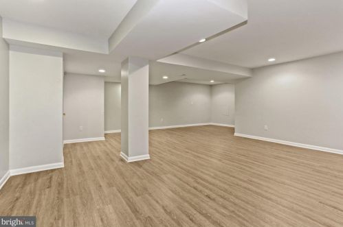 701 Rdg Dr, Mc Lean VA 22101-1620 exterior