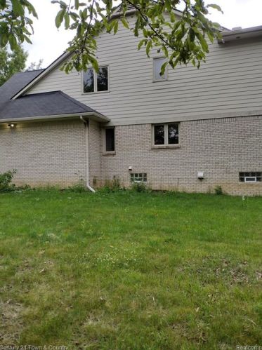 41279 Scarborough Ln, Novi MI 48375-2892 exterior