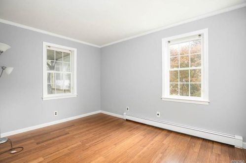 670 Locust Ave, Bohemia NY 11716-2144 exterior