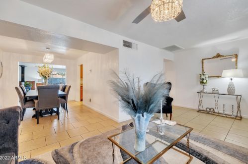 2118 Campbell Ave, Phoenix AZ 85015-3827 exterior