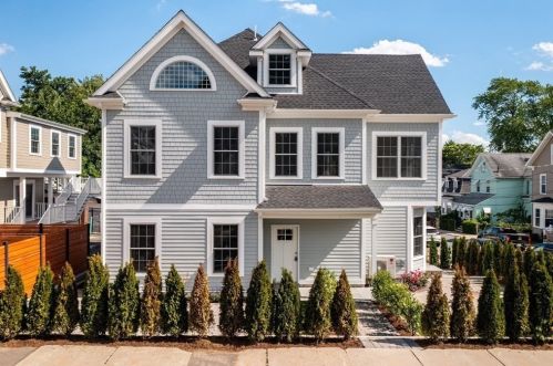 82 Minot St, Boston, MA 02122-2015