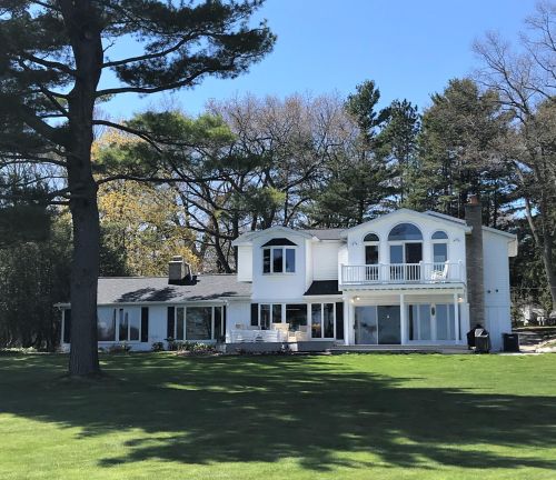 560 Glenwood Ave, Meskegon, MI 49445-2440