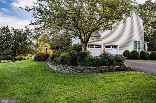 13606 Mt Prospect Dr, Rockville MD 20850-3510 exterior