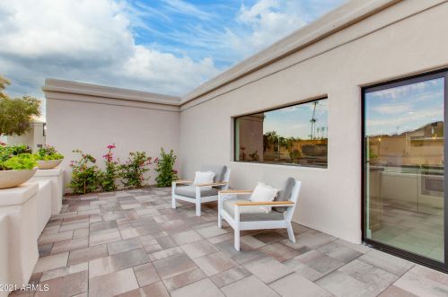 9919 47th Pl, Phoenix AZ  85028-4242 exterior