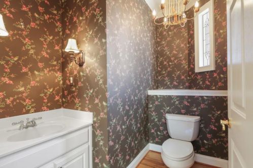 2725 Log Cabin Dr, Atlanta GA exterior