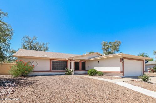 1576 Highsmith Dr, Tucson AZ  85746-3310 exterior