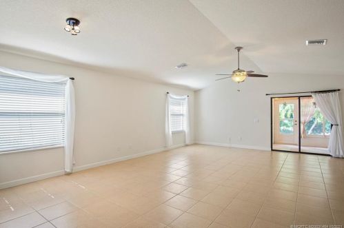 7 Huarte Way, Fort Pierce FL 34952-8517 exterior