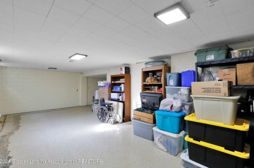 1053 Lantern Hl Dr, East Lansing MI 48823-2831 exterior