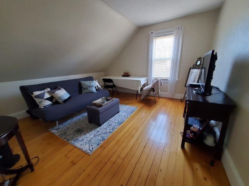 13 Clinton St, Providence RI 02919-4122 exterior