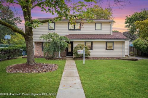 6 Stevens Pl, Hazlet NJ  07730-1205 exterior