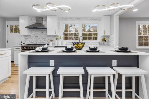 8916 Copenhaver Dr, Rockville MD  20854-3009 exterior