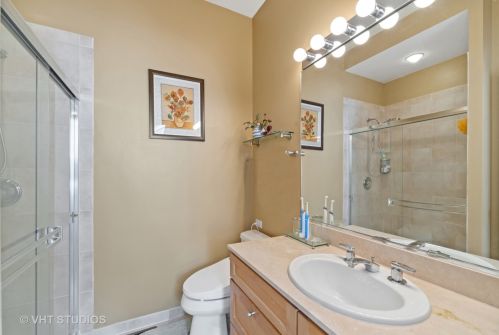 1248 Cottage Pl, Chicago IL 60607-2854 exterior