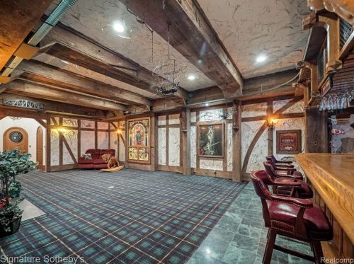 2009 Victoria Hl, Rochester MI exterior