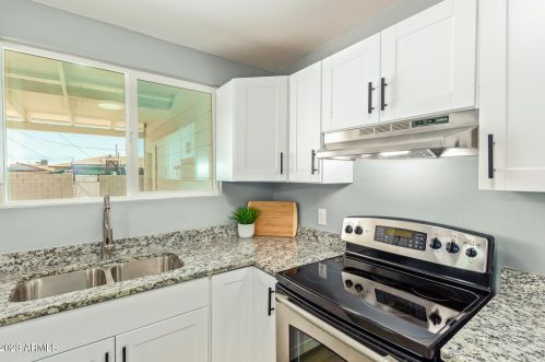 2925 42nd Ave, Phoenix AZ  85019-4323 exterior