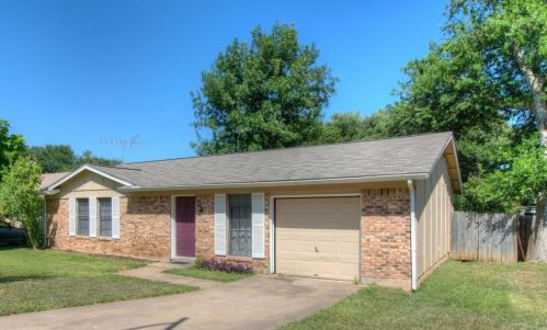6704 Boleynwood Dr, Austin TX  78745-4800 exterior