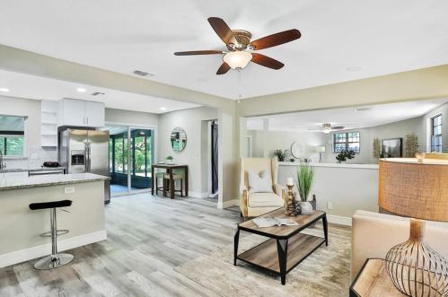 401 Floriland Ave, Tampa FL  33612-7809 exterior