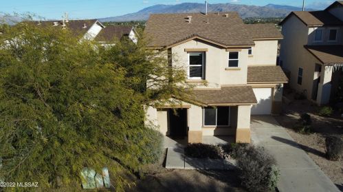 2213 Mcconnell Dr, Tucson AZ 85710-8091 exterior