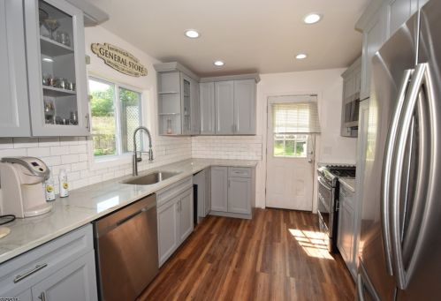 76 Poplar St, Bridgewater, NJ 08807-2721