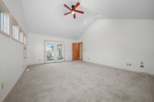 9006 Vine Ave, Bull Valley IL 60097-8243 exterior