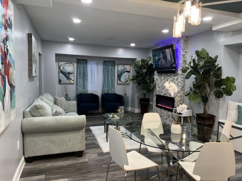 4515 28th St, Milwaukee, WI 53209-6115