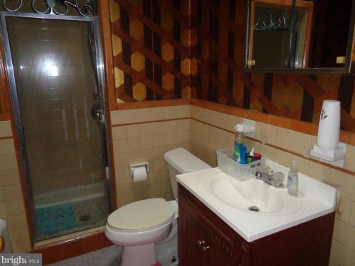 7233 Limekiln Pike, Philadelphia PA 19138-1333 exterior