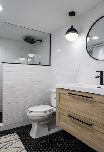 8934 Seneca Rd, Milwaukee WI 53217-2331 exterior