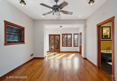 2013 Greenleaf Ave, Chicago IL 60645-3509 exterior