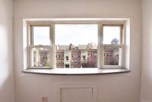 422 158th St, Bronx NY 10456-7702 exterior