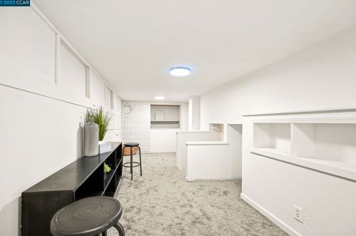 724 Court Ln, Concord CA 94518-1743 exterior