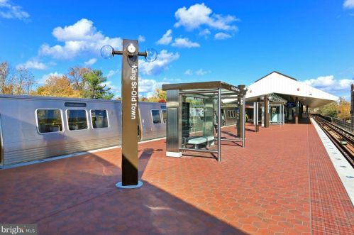 2050 Jamieson Ave, Alexandria VA 22314-6824 exterior