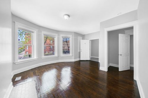 6559 Eberhart Ave, Chicago, IL 60637-3205