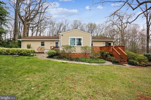 12908 Circle Dr, Rockville, MD 20850-3718