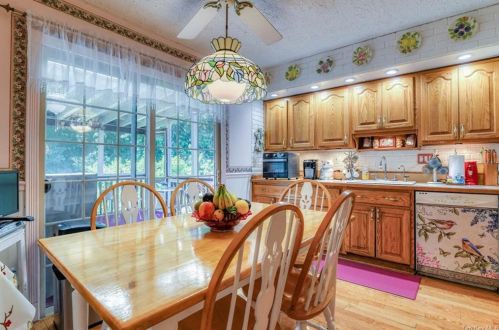 335 Lk Shr Dr, Monroe NY 10950-1814 exterior