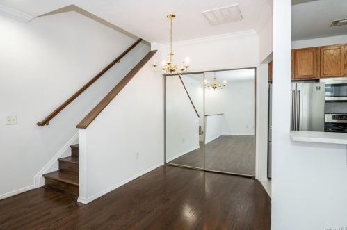 118 Mermaid Ln, Bronx, NY 10473-2467