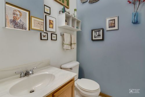 908 40, Chicago IL 60653-2803 exterior