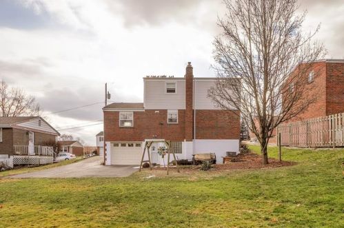 405 Mower Dr, Pittsburgh PA 15239-1710 exterior