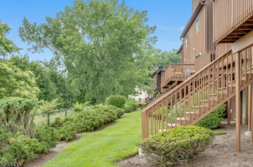 62 Metro Vista Dr, Paterson, NJ 07506-3428