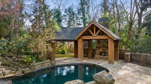 700 Brookwoods Trce, Atlanta GA 30342-2473 exterior