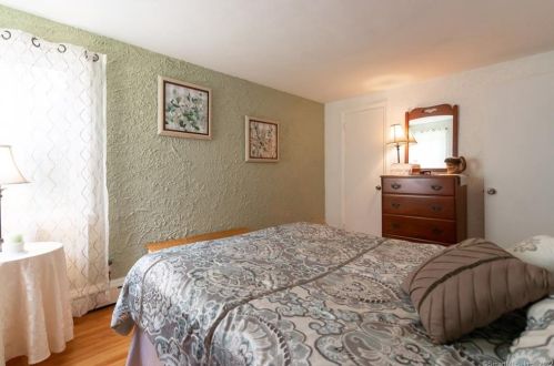 26 Allen St, Enfield CT 06082-4715 exterior