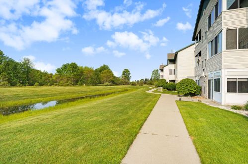 5877 Crosswinds Dr, Meskegon MI 49444-8758 exterior