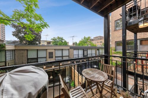 512 Barry Ave, Chicago IL  60657-5417 exterior