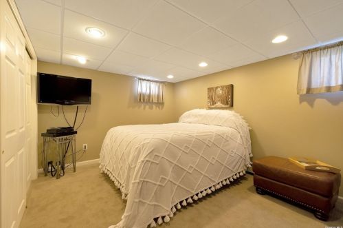 54 Quebec Dr, Huntington Station NY 11746-3870 exterior