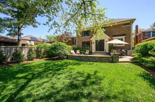 562 Linden Ave, Elmhurst IL 60126-4029 exterior