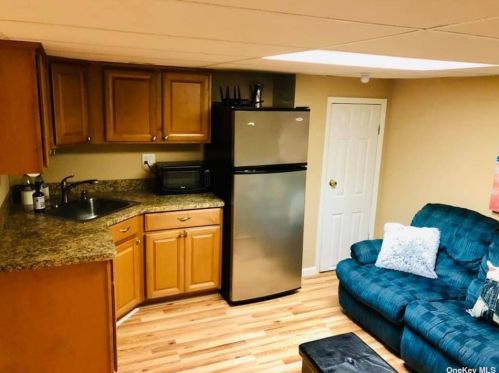 2 Leroy Ct, Commack NY  11725-1703 exterior