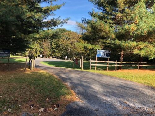 10 Farm Mdw Ln, Montgomery NY 12549-2100 exterior